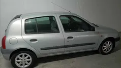 Cinzento Usado 2002 Renault Clio II Citadino | € 1.500