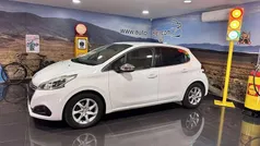 Usado 2016 Peugeot 208 Allure Citadino | € 10.750 (Preço justo)