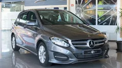 Cinzento Usado 2017 Mercedes B180 Style Monovolume | € 18.900 (Preço justo)