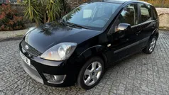 Preto Usado 2007 Ford Fiesta Citadino | € 3.980 (Bom preço)