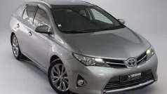 Cinzento Usado 2015 Toyota Auris Hybrid | € 15.950
