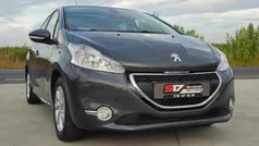 Cinza Usado 2014 Peugeot 208 Active Citadino | € 9.450 (Preço justo)