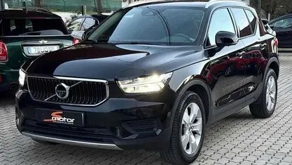 Usado 2021 Volvo XC40 Momentum SUV | € 25.850 (Preço justo)