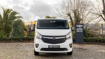 Branco Usado 2017 Opel Vivaro Monovolume | € 23.500 (Preço justo)