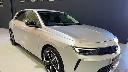 Cinza Usado 2023 Opel Astra Elegance Sedan | € 23.500 (Preço justo)