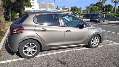 Cinzento Usado 2012 Peugeot 208 Citadino | € 5.350 (Super Preço)
