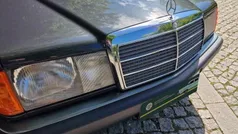 Cinzento Usado 1992 Mercedes 190 Sedan | € 9.900