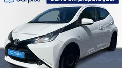 Branco Usado 2017 Toyota Aygo X-play Citadino | € 11.900 (Preço justo)