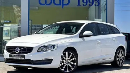 Branco Usado 2016 Volvo V60 Momentum Carrinha | € 15.670 (Preço justo)