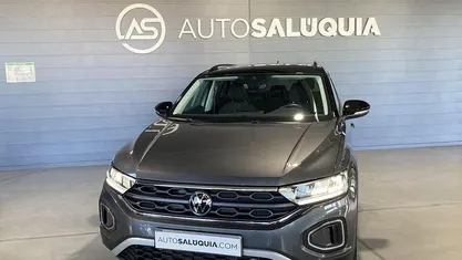 Cinzento Usado 2024 VW T-Roc Life SUV | € 28.900 (Preço justo)