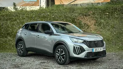 Cinzento Usado 2025 Peugeot 2008 Style SUV | € 21.990 (Preço justo)