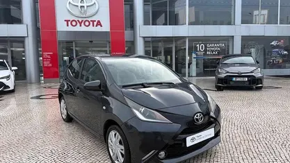 Usado 2015 Toyota Aygo X-play Citadino | € 9.250 (Preço justo)