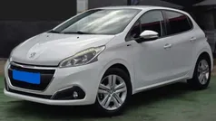 Branco Usado 2016 Peugeot 208 Citadino | € 10.900 (Preço justo)