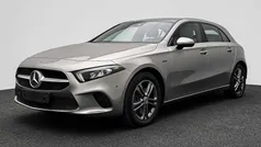 Cinzento Usado 2020 Mercedes A160 | € 25.900 (Preço justo)