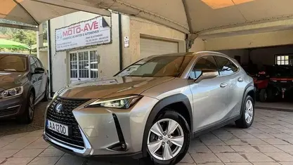 Cinzento Usado 2020 Lexus UX SUV | € 28.750 (Preço justo)