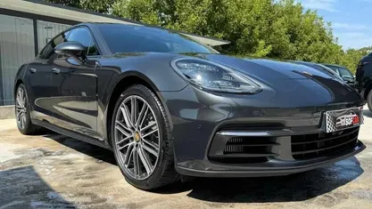 Cinzento Usado 2016 Porsche Panamera Sedan | € 75.000 (Preço justo)