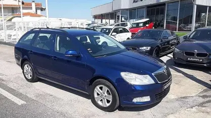 Usado Skoda Octavia SportLine 105 HP (77 kW) 2010 Azul Carrinha