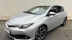 Cinzento Usado 2015 Toyota Auris Citadino | € 12.950 (Preço justo)