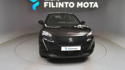 Usado Peugeot 2008 Active 100 HP (73 kW) 2023 Preto SUV