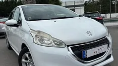 Usado 2015 Peugeot 208 Style Citadino | € 7.900 (Preço justo)