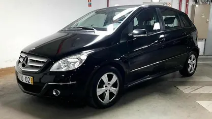 Usado Mercedes B200 140 HP (102 kW) 2010 Preto Monovolume