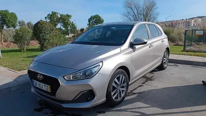 Usado Hyundai i30 116 HP (85 kW) 2019 Cinzento Citadino