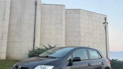 Usado Toyota Auris 90 HP (66 kW) 2010 Preto Citadino