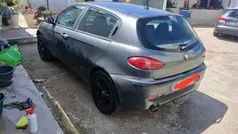 Cinzento Usado 2001 Alfa Romeo 147 Citadino | € 1.200 (Preço justo)