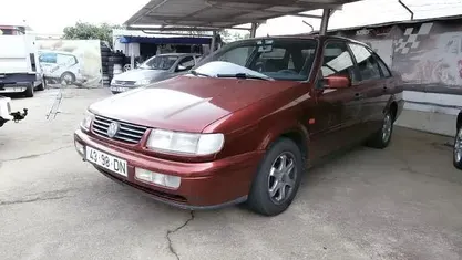 Usado VW Passat 90 HP (66 kW) 1994 Sedan