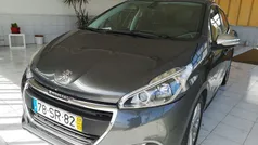 Cinza Usado 2017 Peugeot 208 Style Citadino | € 11.950 (Preço justo)