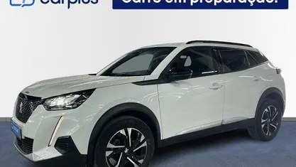 Usado Peugeot 2008 Allure 100 HP (73 kW) 2023 SUV