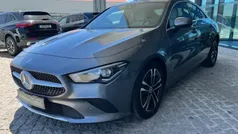 Cinza mountain Usado 2023 Mercedes CLA200 Progressive Coupé | € 42.500 (Preço justo)