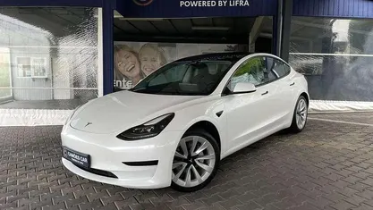 Usado 2022 Tesla Model 3 Standard Range Plus Sedan | € 27.980 (Bom preço)