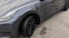 Cinzento Usado 2023 Tesla Model Y Performance SUV | € 33.100 (Bom preço)