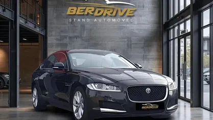Usado Jaguar XF Prestige 180 HP (132 kW) 2017 Preto Sedan