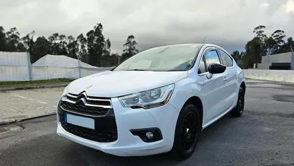 Branco Usado 2012 Citroën C4 Exclusive Citadino | € 7.500 (Preço justo)