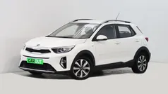 Branco Usado 2021 Kia Stonic SUV | € 13.450 (Preço justo)