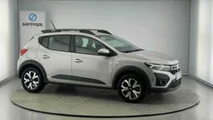 Cinzento Usado 2024 Dacia Sandero Expression Citadino | € 17.290 (Preço justo)