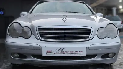 Cinzento Usado 2000 Mercedes C200 Classic Sedan | € 5.750 (Preço justo)