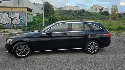 Usado Mercedes C220 Avantgarde 170 HP (125 kW) 2017 Preto Sedan