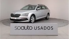 Cinzento claro metalizado Usado 2023 Skoda Superb Ambition Carrinha | € 28.490 (Preço justo)