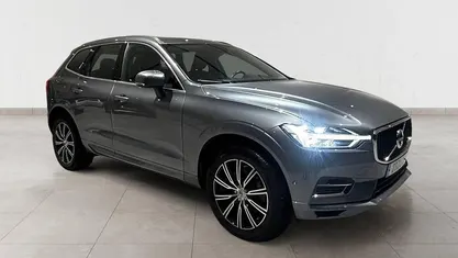 Usado Volvo XC60 Momentum 391 HP (287 kW) 2020 Cinza SUV