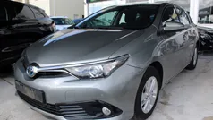 Cinza Usado 2018 Toyota Auris Hybrid Sedan | € 18.500