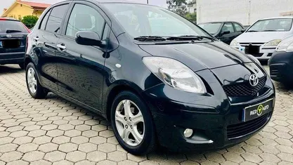 Usado Toyota Yaris 90 HP (66 kW) 2011 Preto Citadino