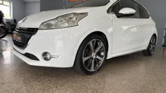 Usado 2012 Peugeot 208 Allure Citadino | € 8.500 (Preço justo)