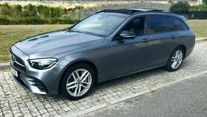 Cinzento Usado 2022 Mercedes E300 | € 26.900 (Super Preço)