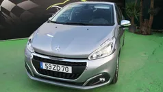 Cinzento Usado 2019 Peugeot 208 Allure Citadino | € 12.750 (Bom preço)