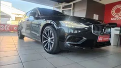 Preto Usado 2023 Volvo V60 Inscription Carrinha | € 40.500 (Preço justo)