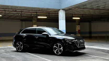 Preto Usado 2022 Audi e-tron S-Line SUV | € 42.990 (Preço justo)