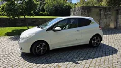 Branco Usado 2013 Peugeot 208 Citadino | € 7.900 (Preço justo)